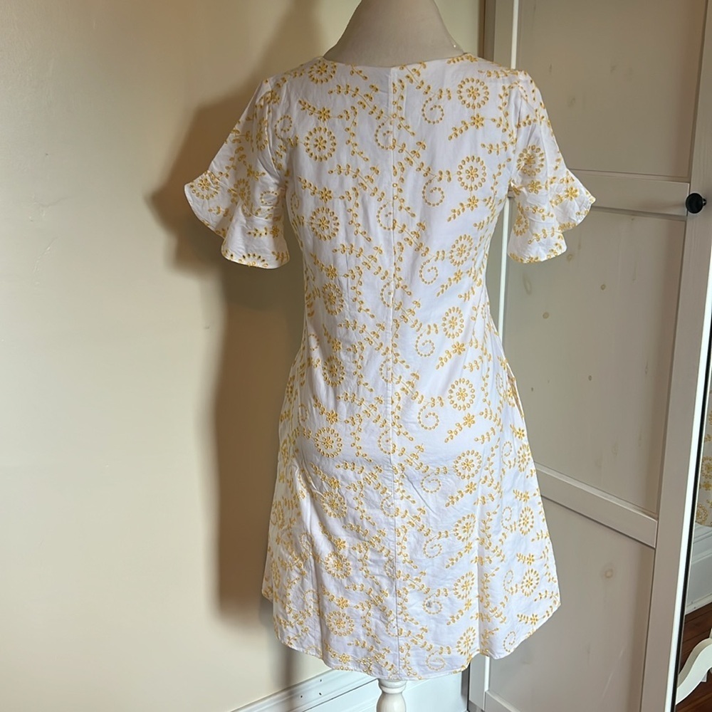 Isaac Mizrahi Live White Cotton Dress with Yellow Eyelet Embroidery Size 2 - Picture 8 of 11